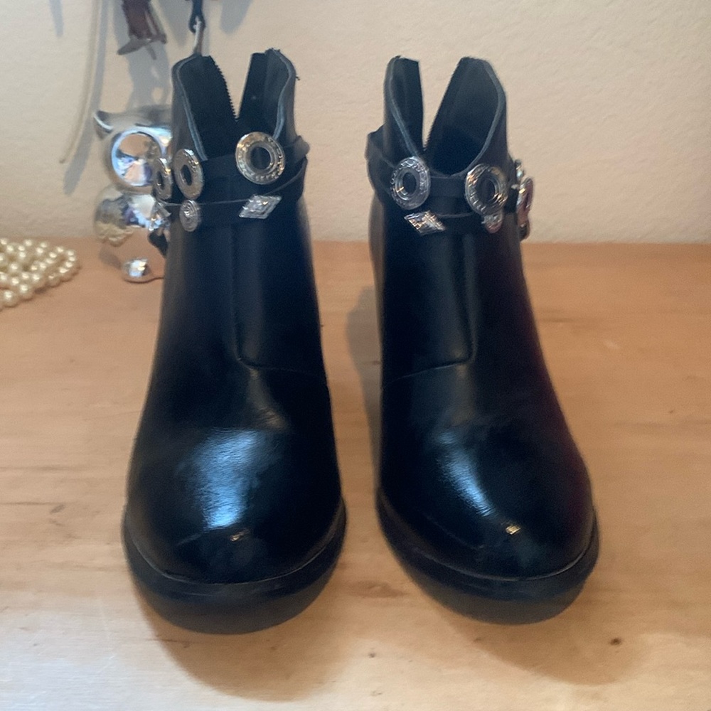 Cute booties, comfy!